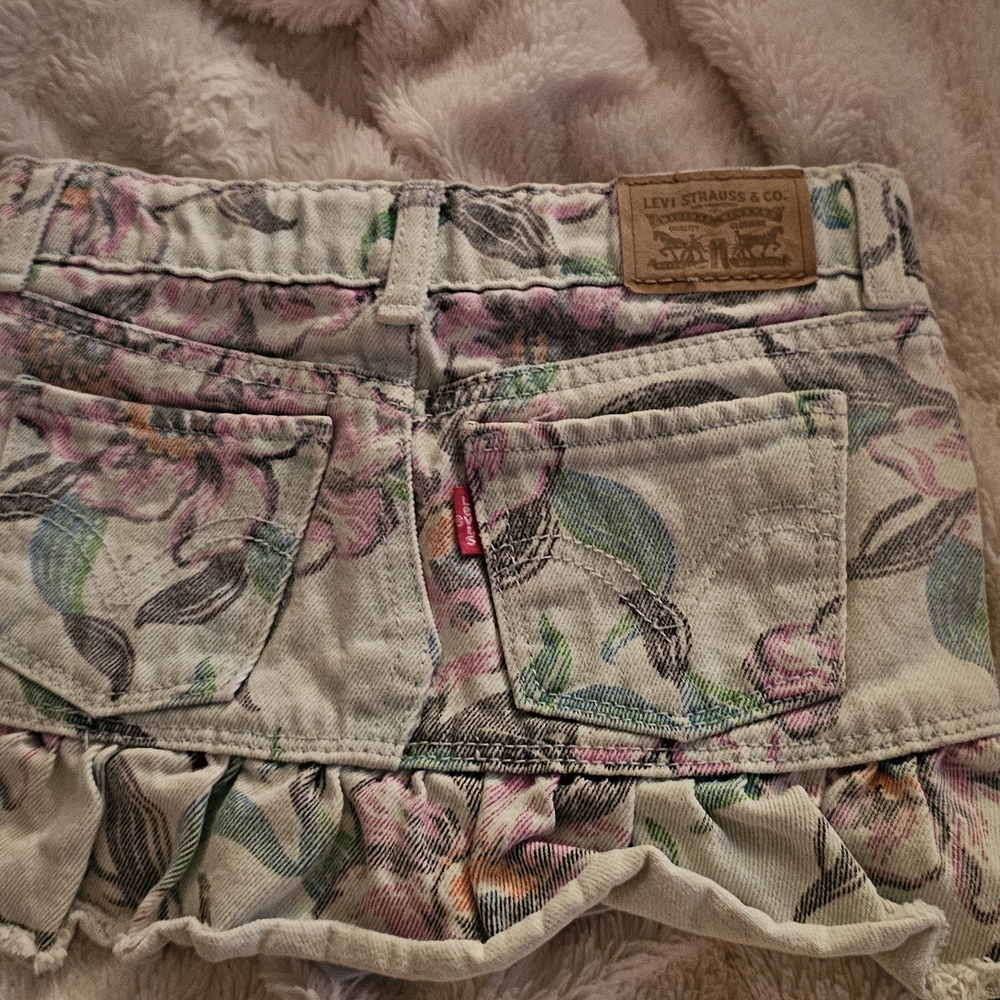 Embroidered Denim Shorts And Skirt - Picture 3 of 4
